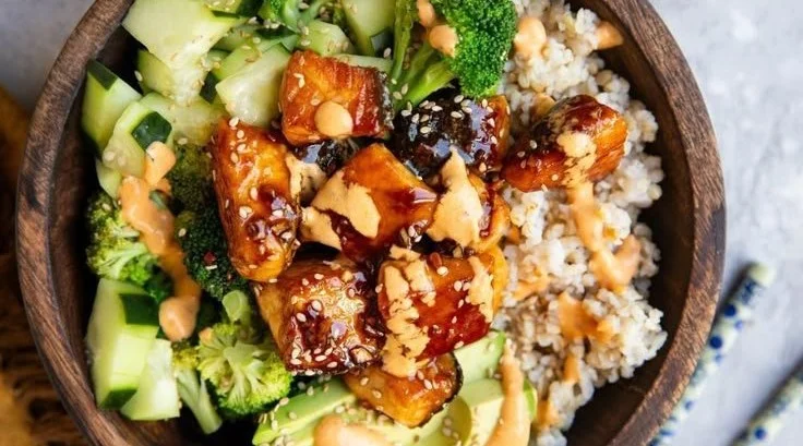Crispy Bang Bang Salmon Bite Bowls
