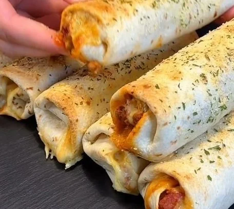 Low-Calorie High-Protein Pepperoni Pizza Rolls