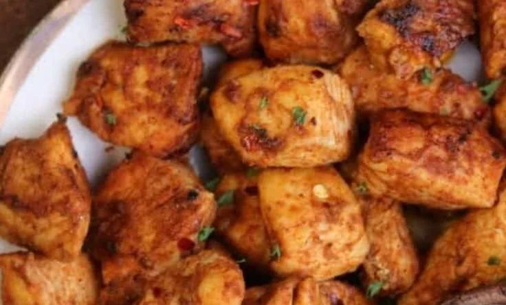Healthy low-carb buffalo chicken bites recipe with flavorful seasoning.